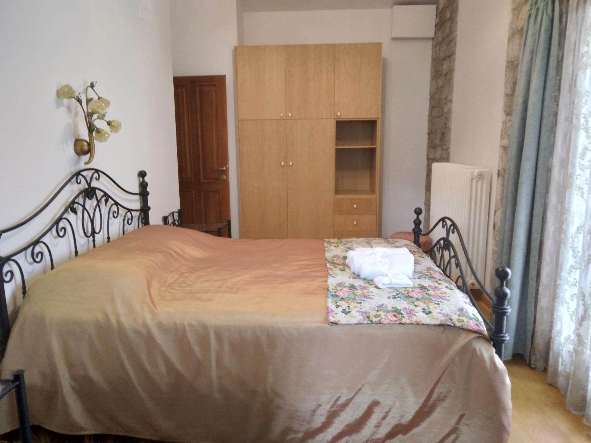 Xenios Petritis Homestay *